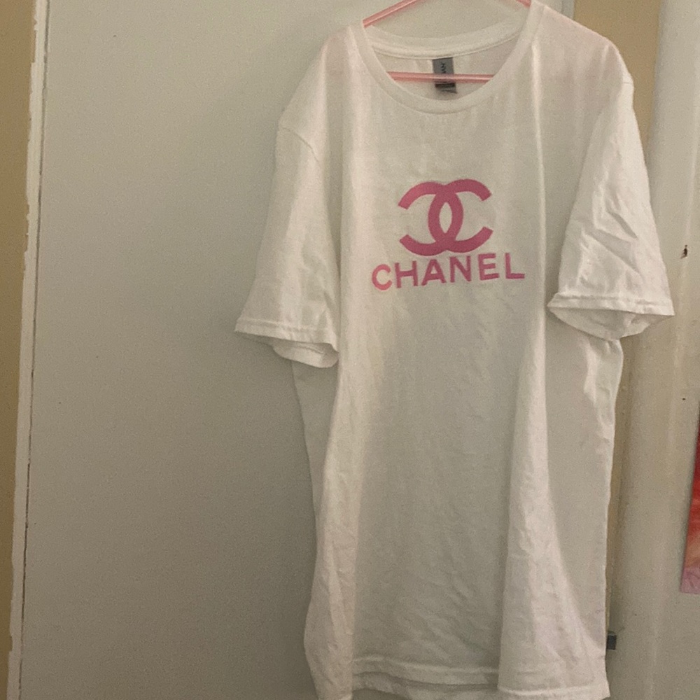 Pink Chanel design t-shirt